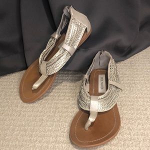 Champagne white shiny sandals with diamonds